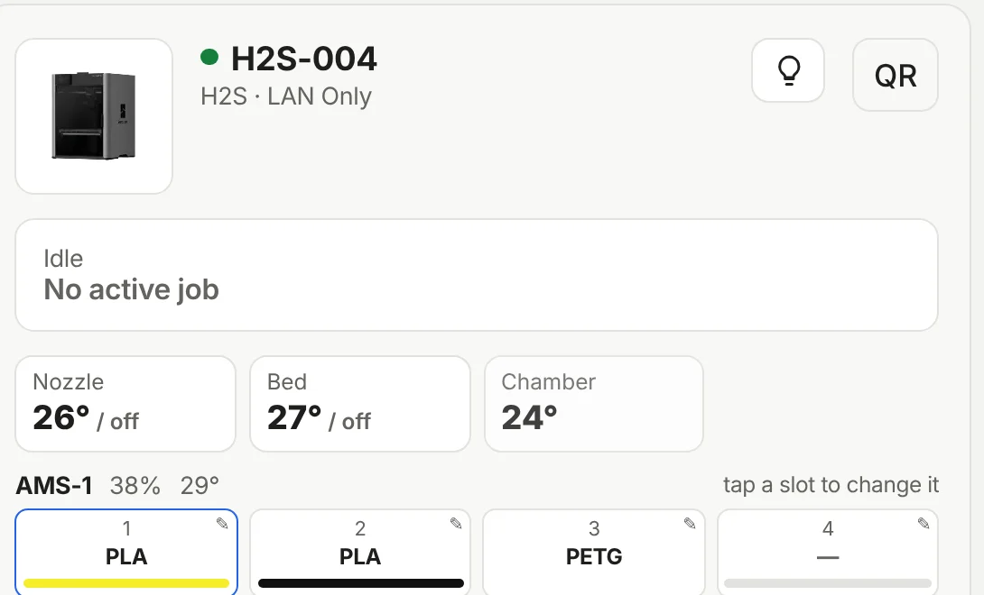 A printer card showing bed and chamber temperatures and the loaded filament